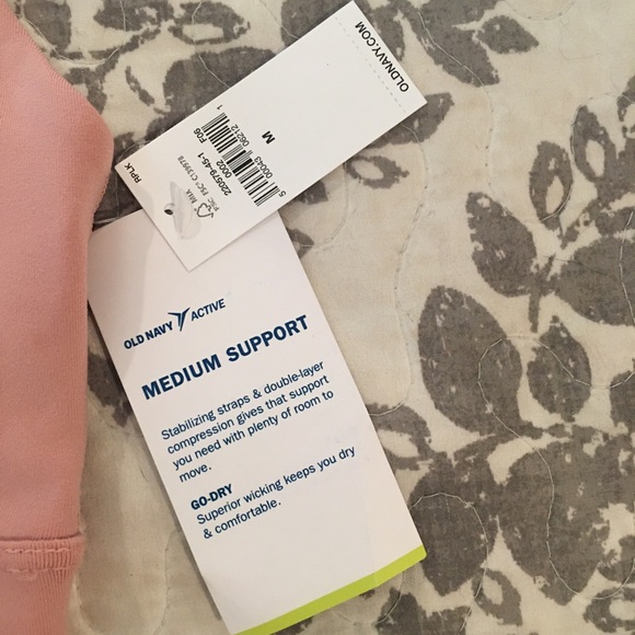 New With Tags Old Navy Yoga Bra - Picture 2 of 2